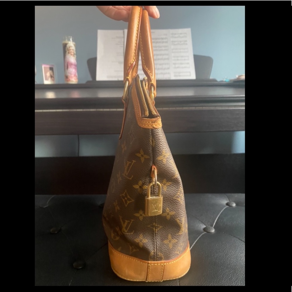 Louis Vuitton Handbag - Picture 4 of 12
